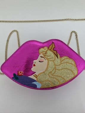 GUC! Danielle Nicole X Disney Sleeping Beauty Kiss Lips Crossbody Bag In Magenta